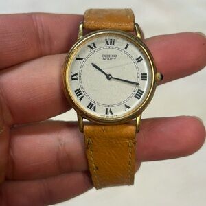 Vintage Men’s Gold Tone Seiko Roman Numerals Classic Men’s Watch Elegant Sleek